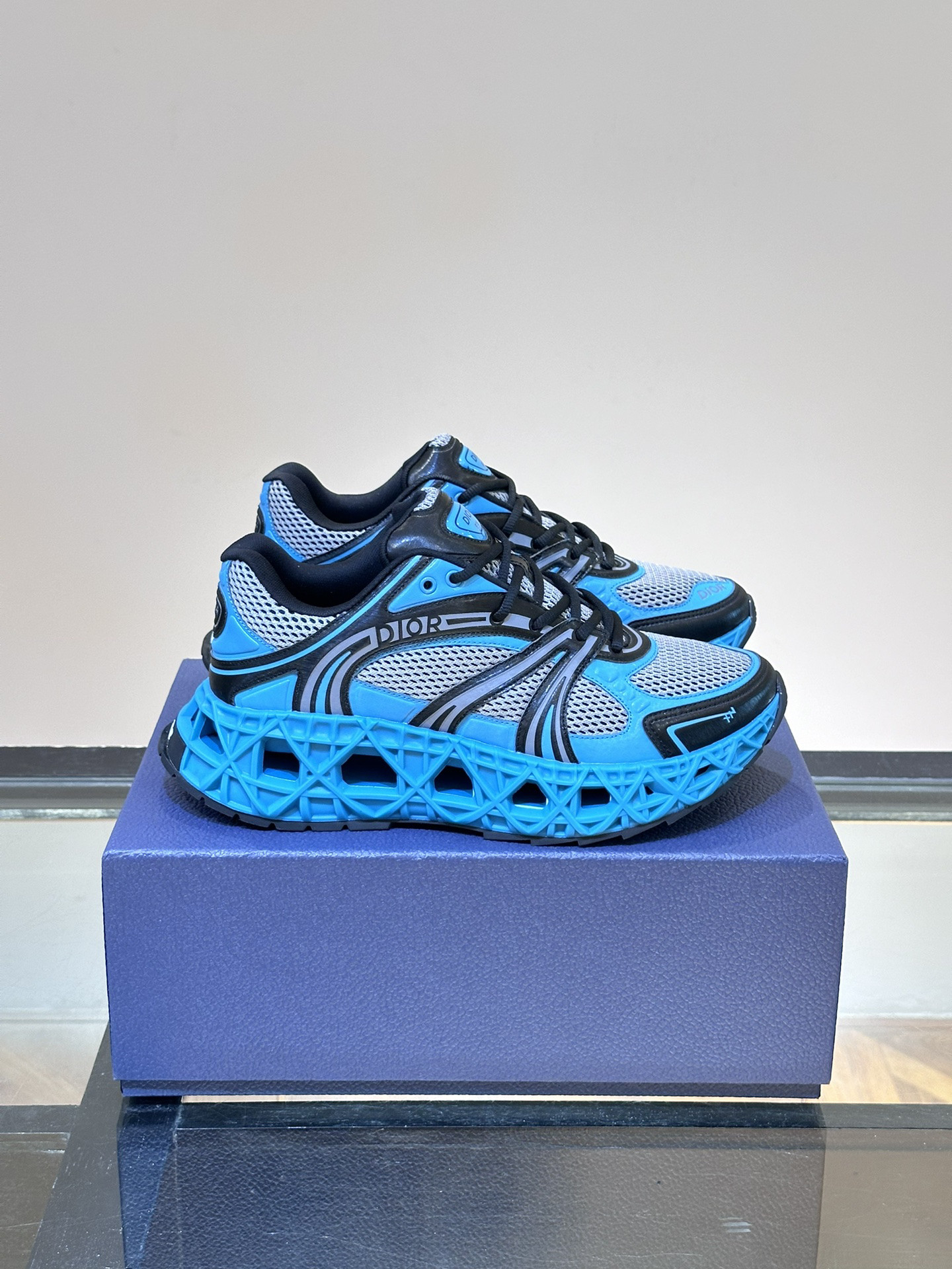 DIO* SNEAKER