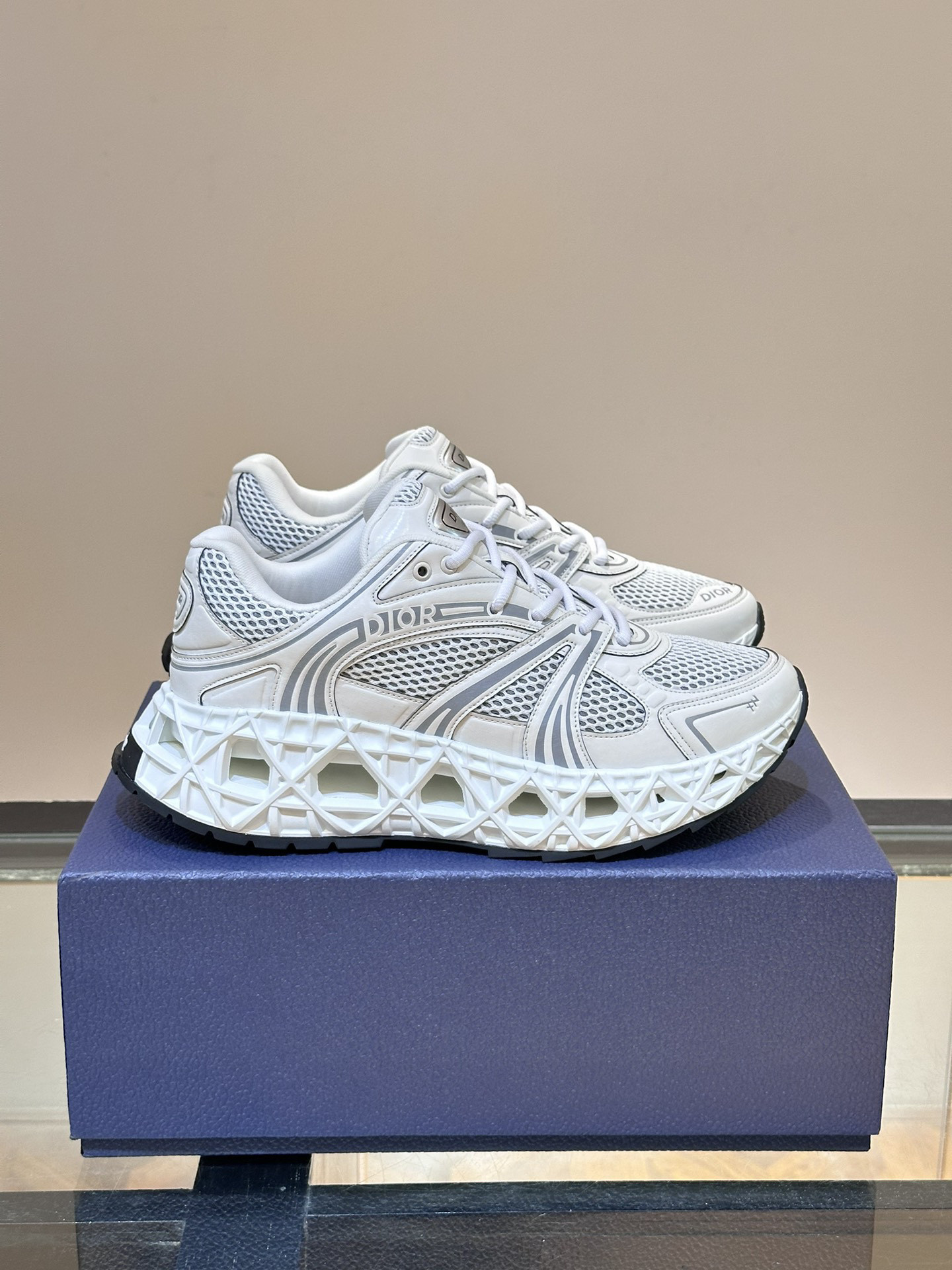 DIO* SNEAKER