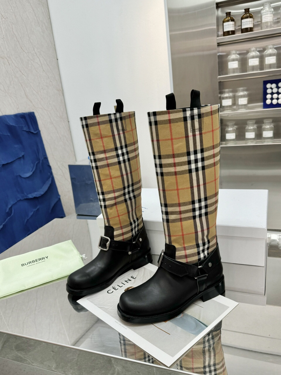 Bv*b*rry Sneaker