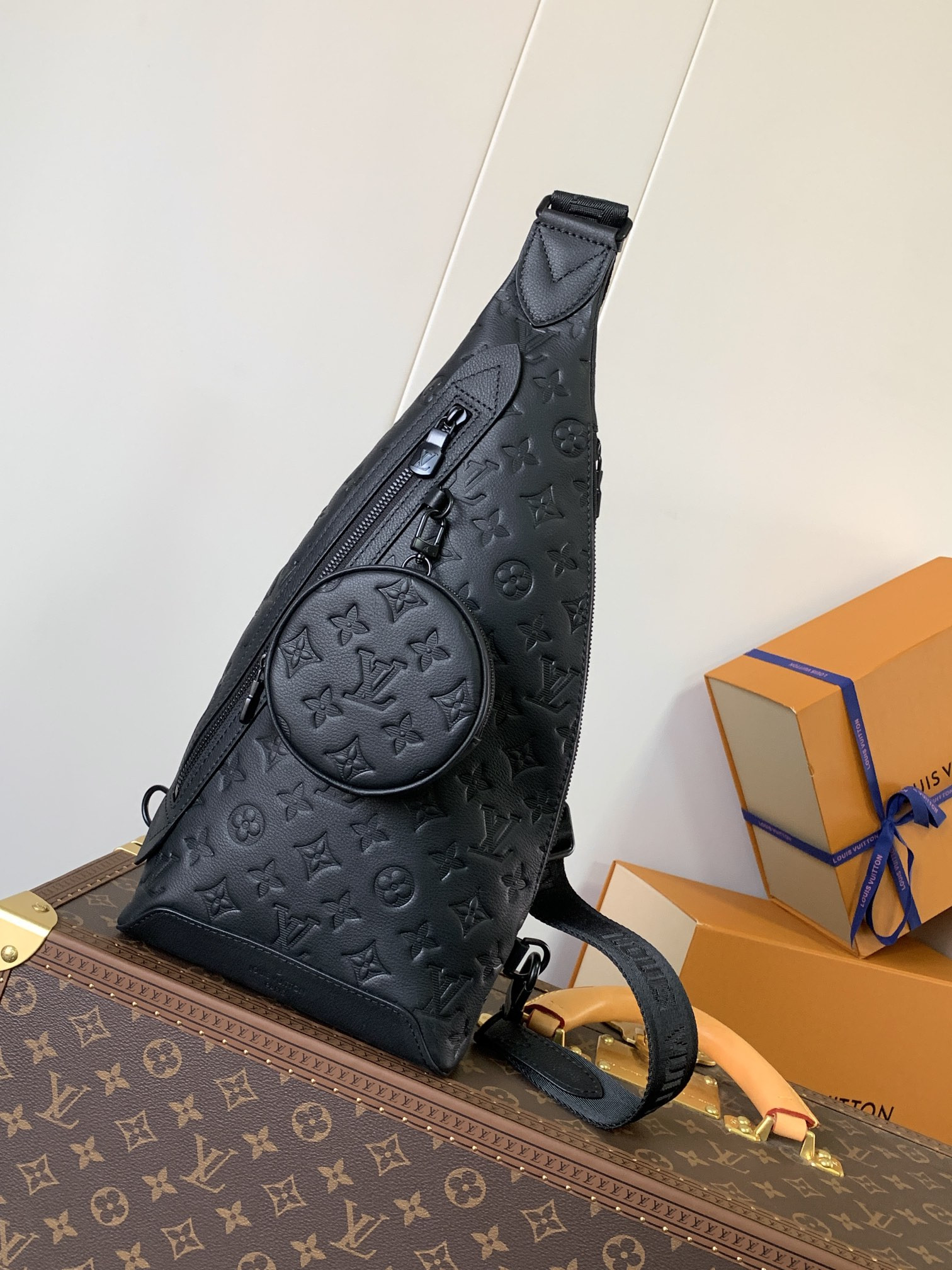 LVT PURSE black