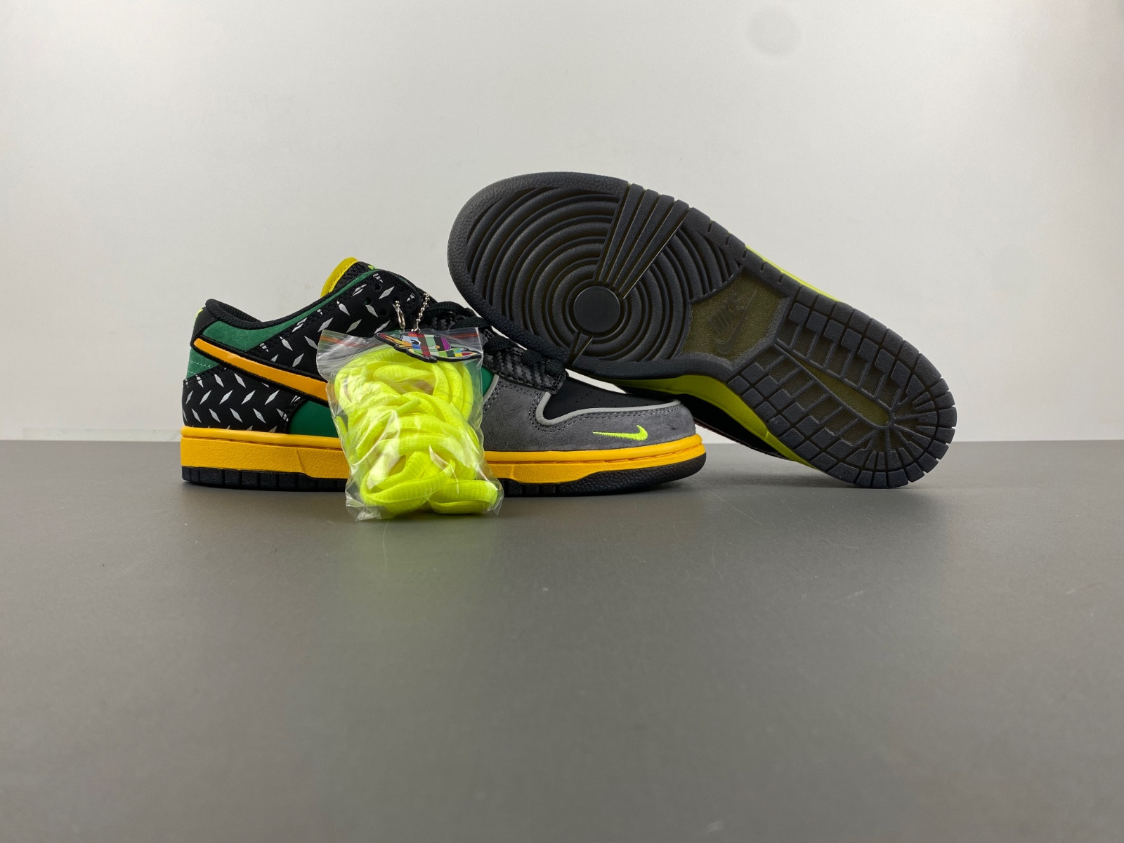 Nike Dunk Low ''What The Duck Home'' HV1454-001