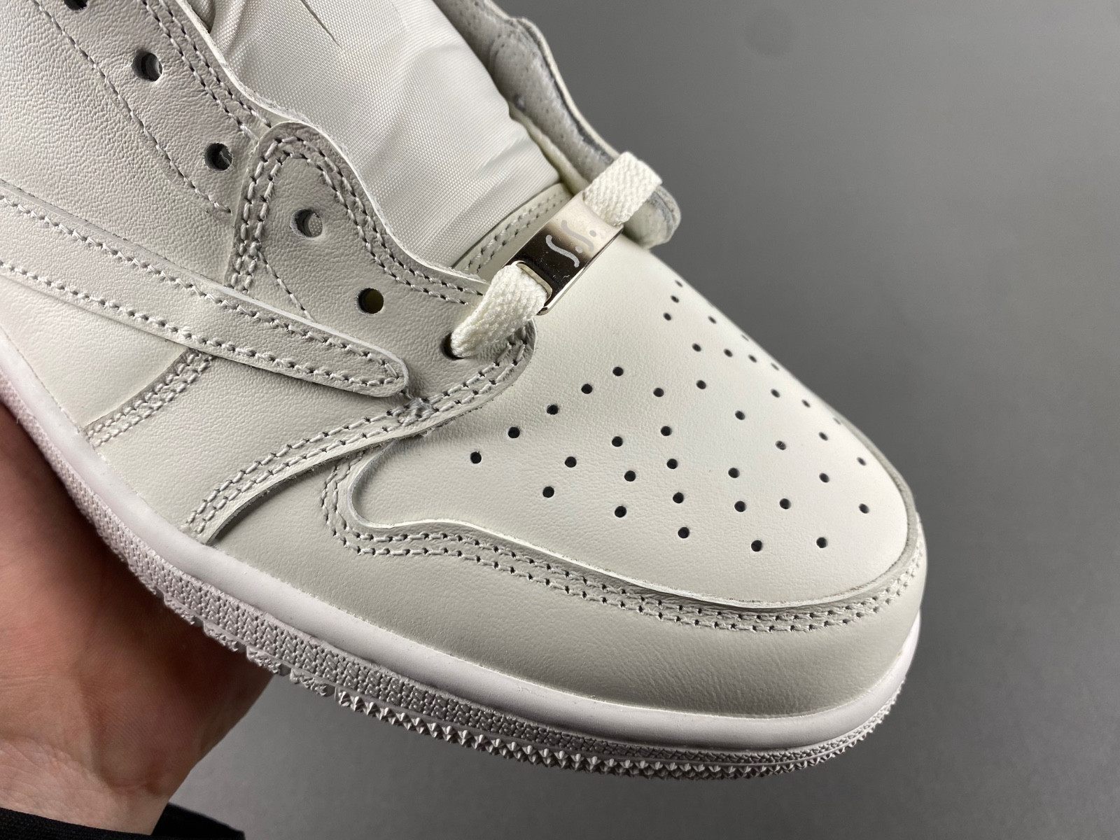 Travis Scott x Air Jordan 1 Low OG1228-111