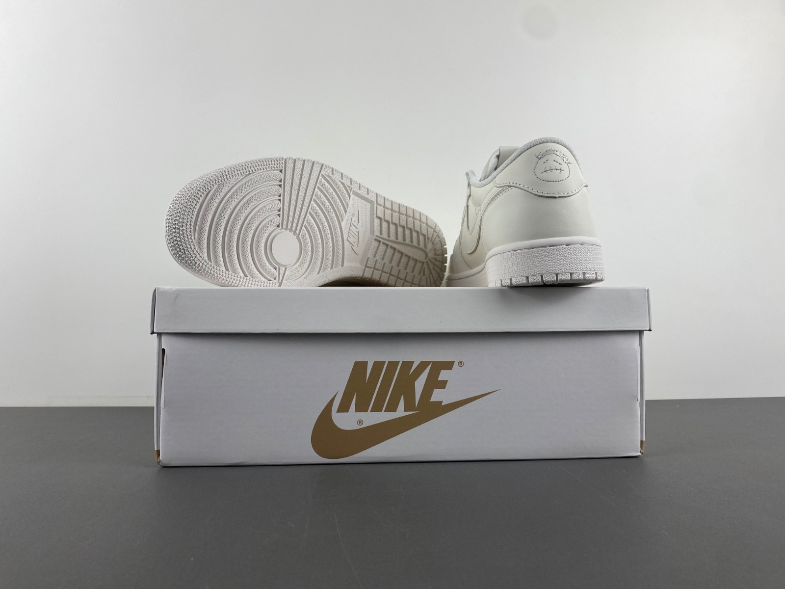 Travis Scott x Air Jordan 1 Low OG1228-111