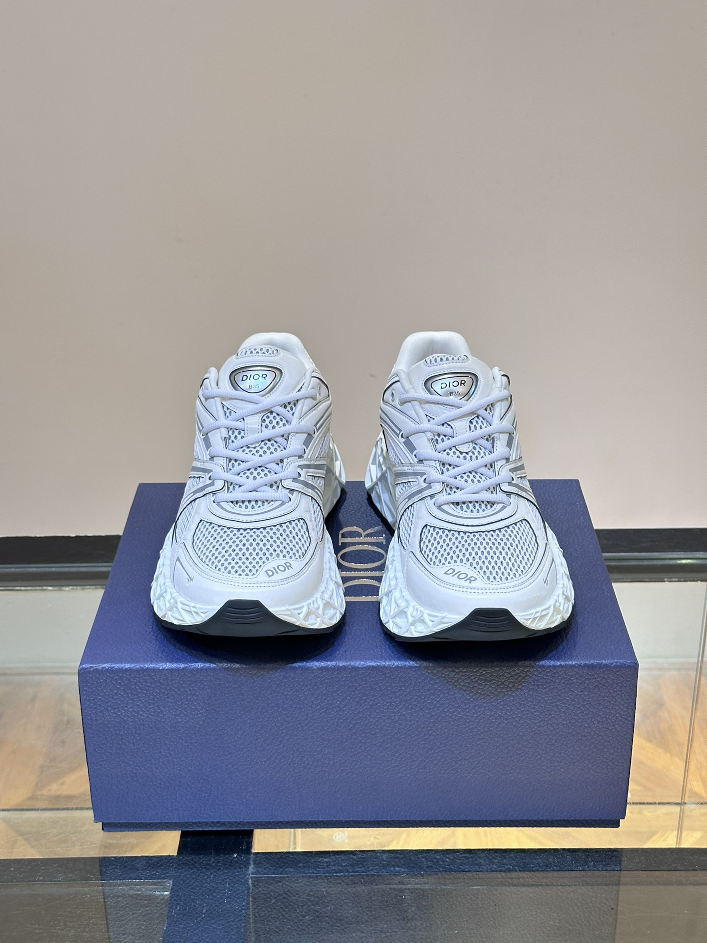 DIO* SNEAKER