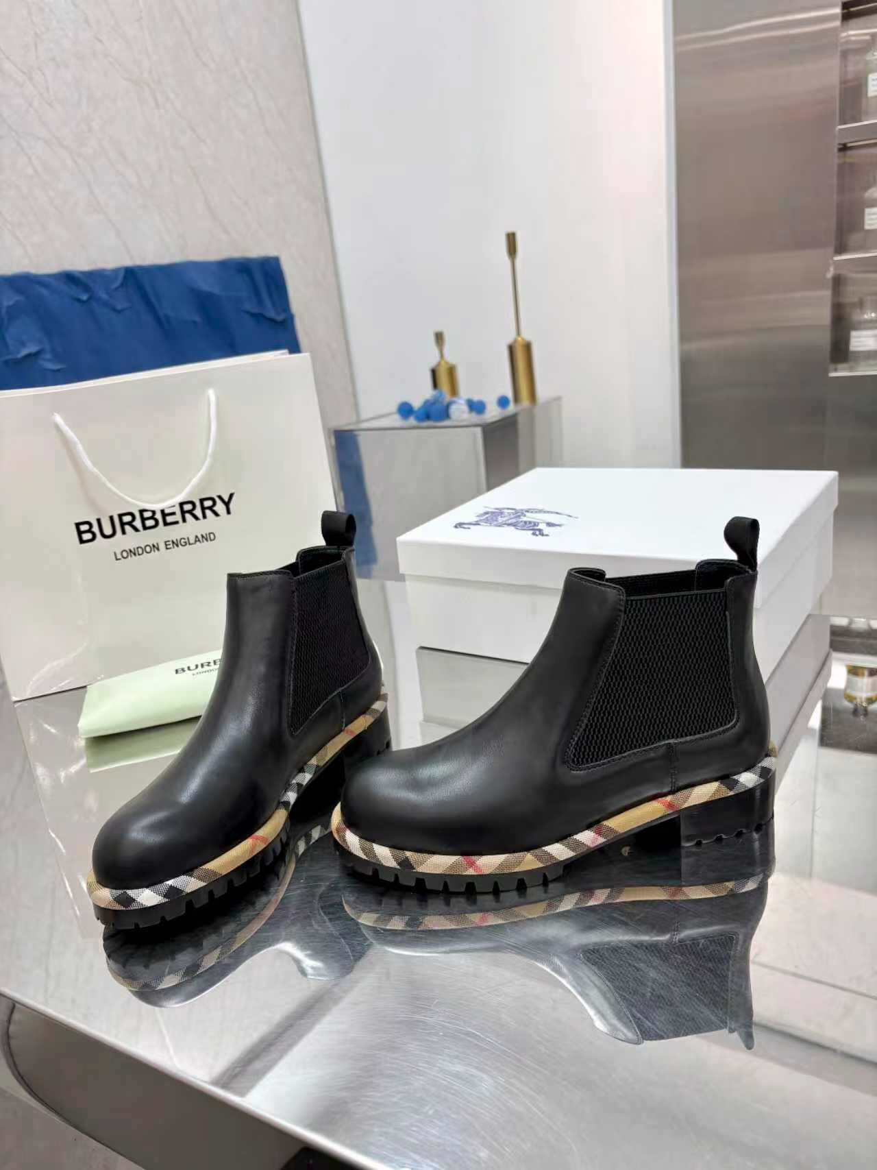 Bv*b*rry Sneaker