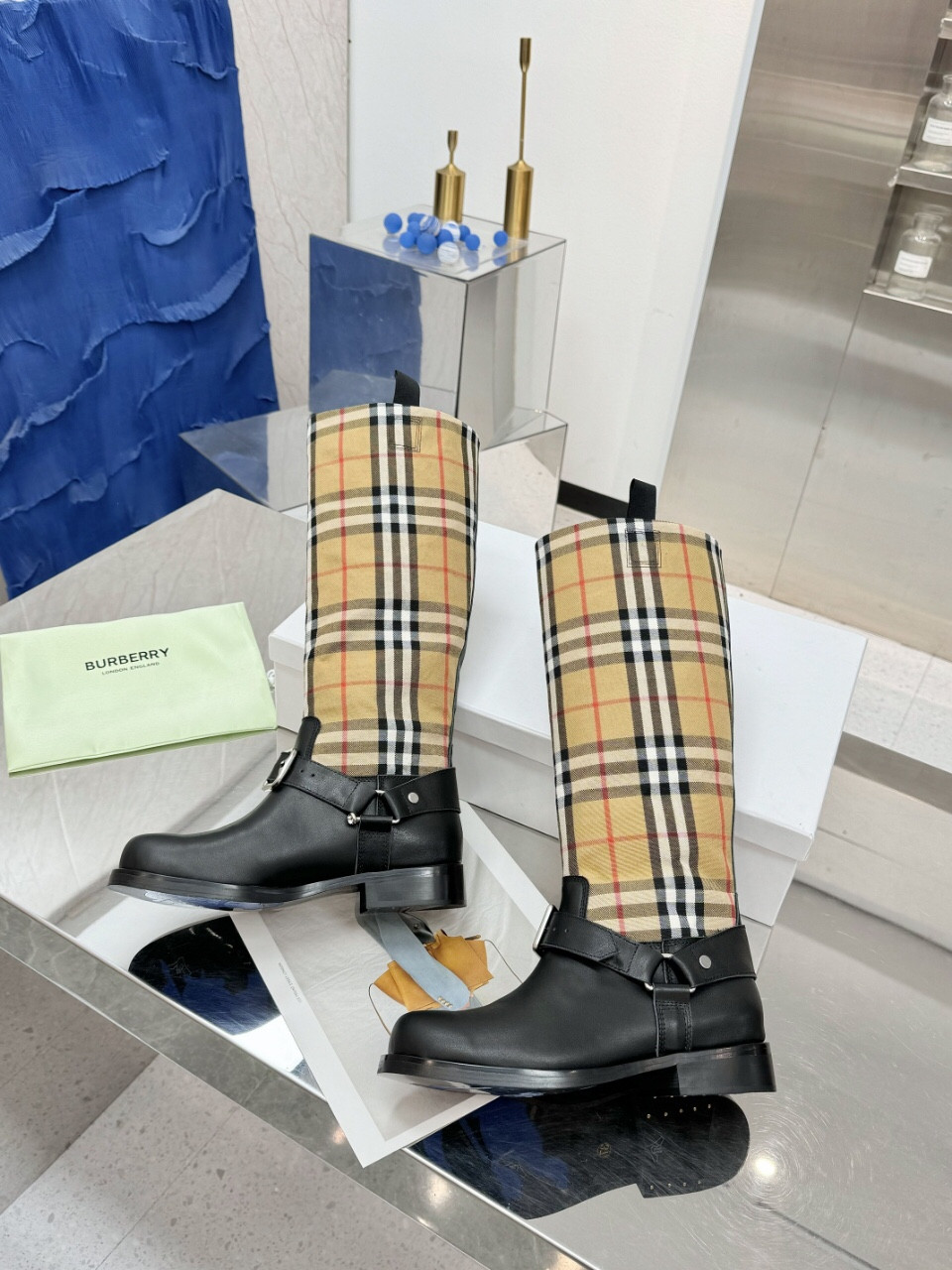Bv*b*rry Sneaker