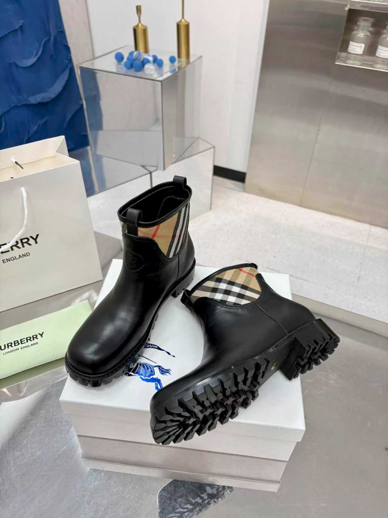 Bv*b*rry Sneaker