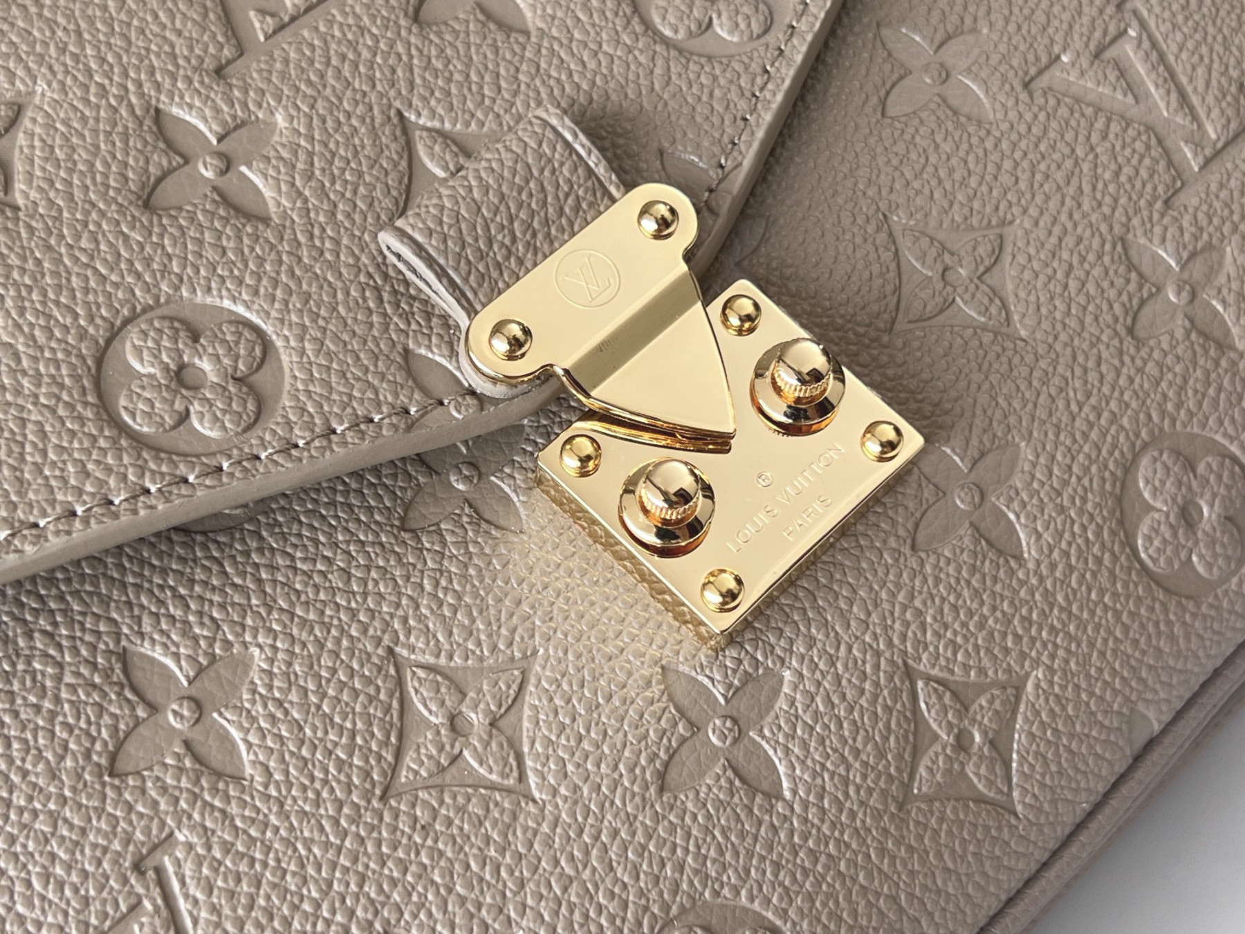 LVT PURSE
