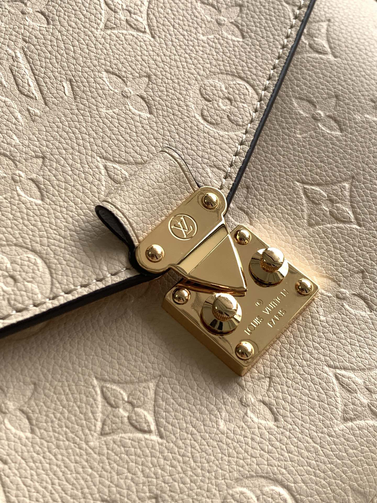 LVT PURSE
