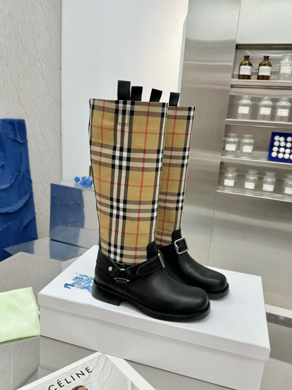 Bv*b*rry Sneaker