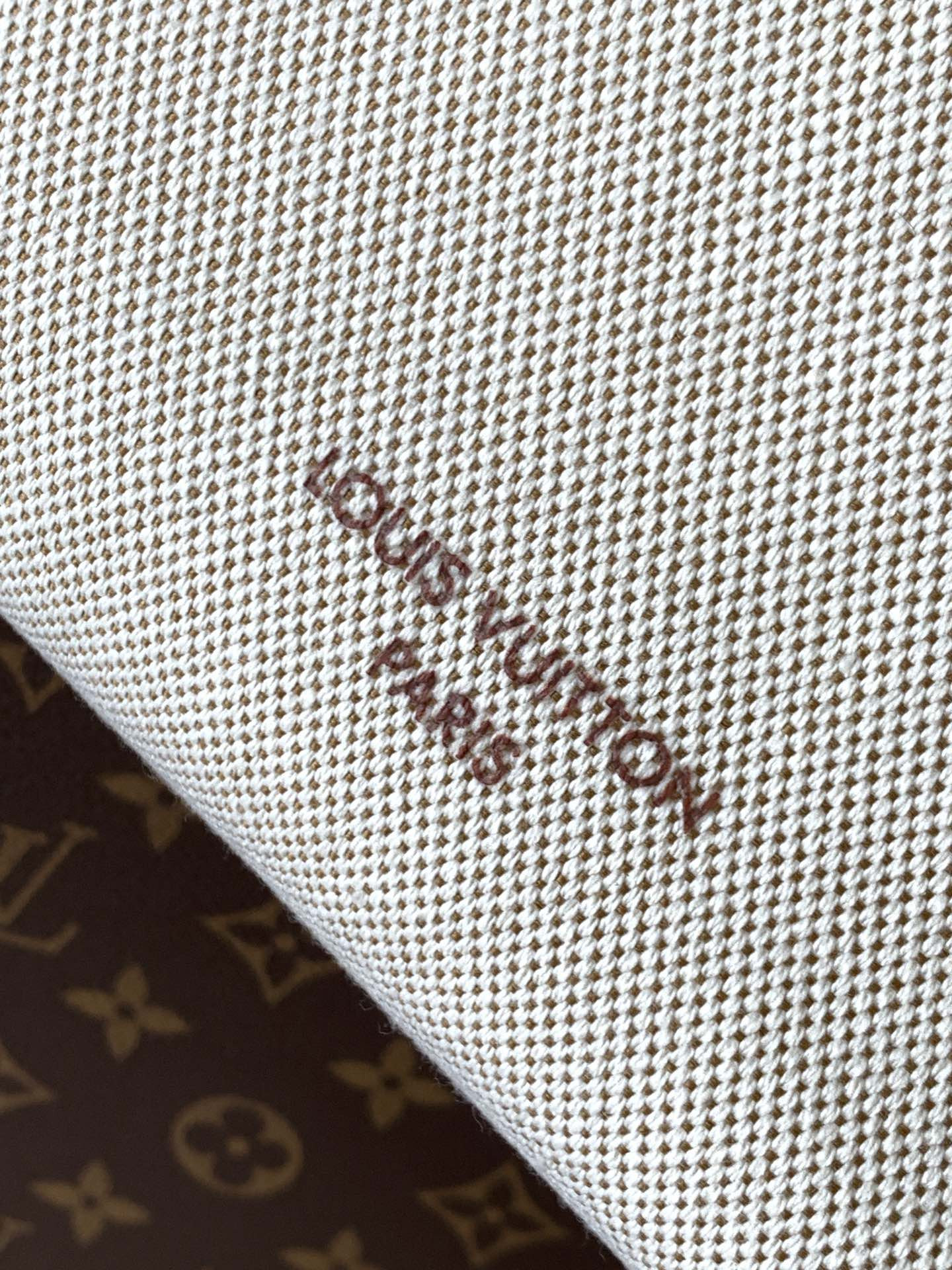 LVT PURSE