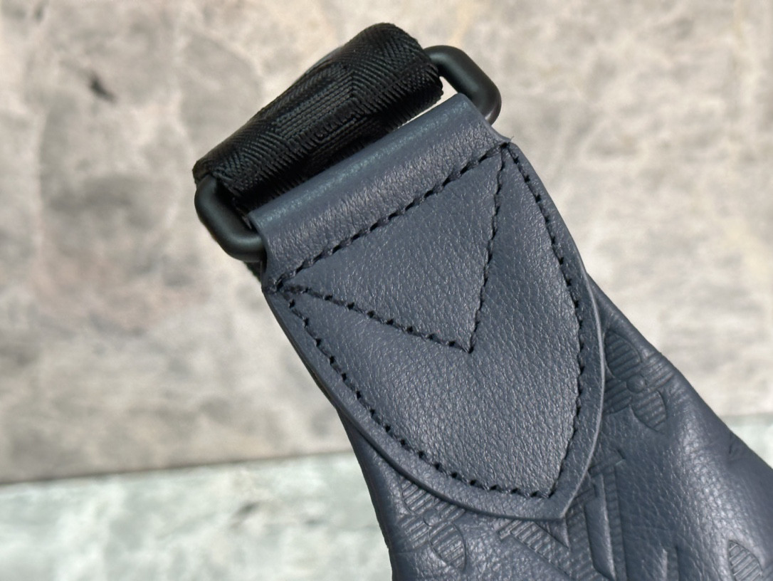 LVT PURSE bLUE