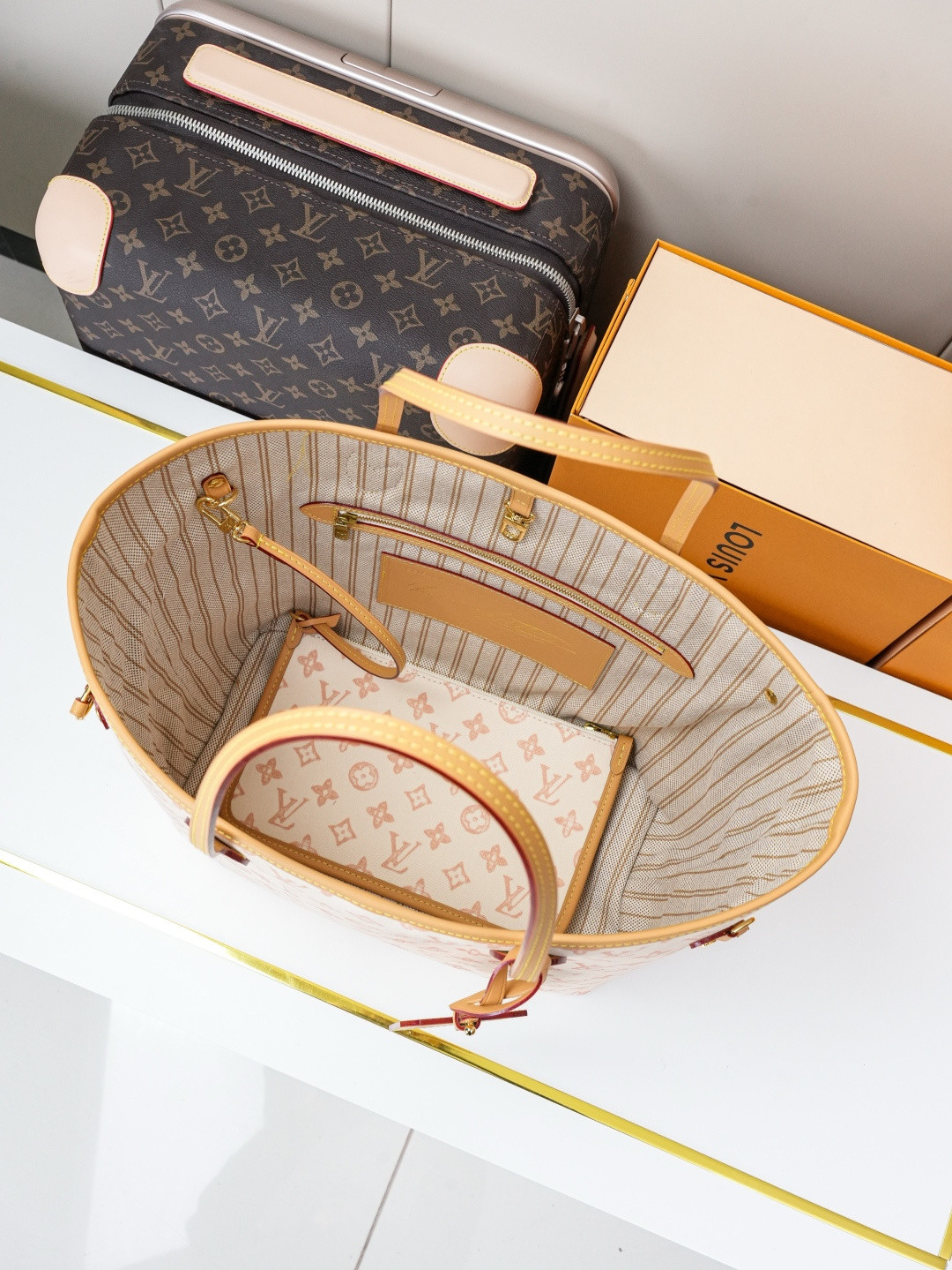 LVT PURSE