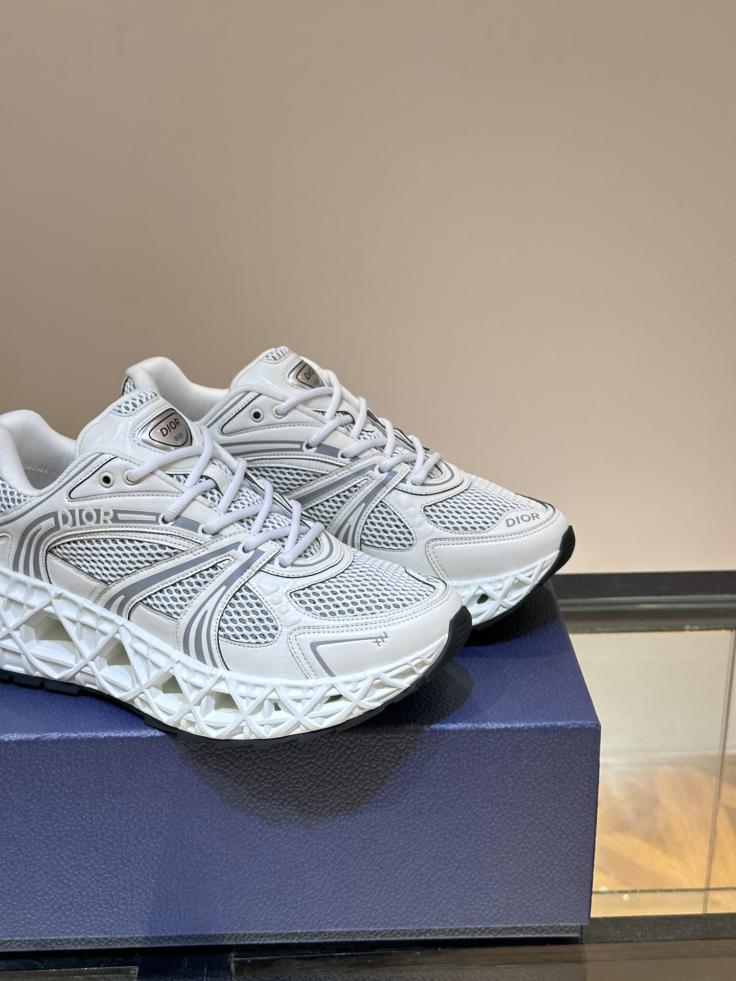 DIO* SNEAKER
