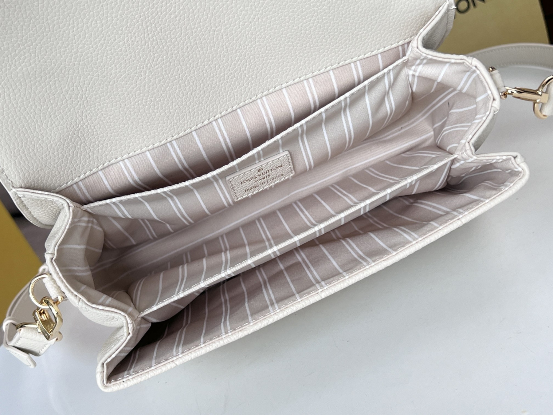 LVT PURSE