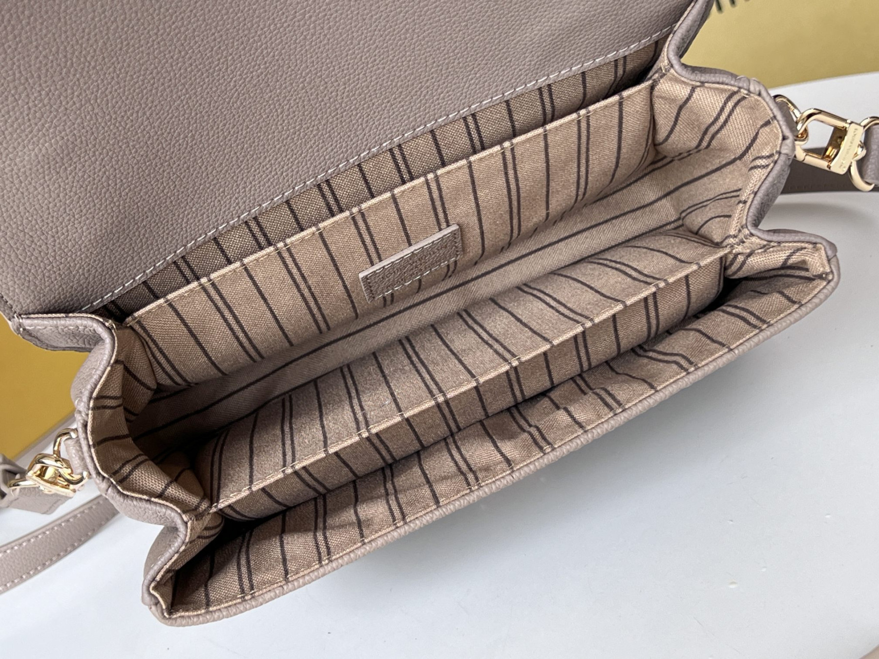 LVT PURSE