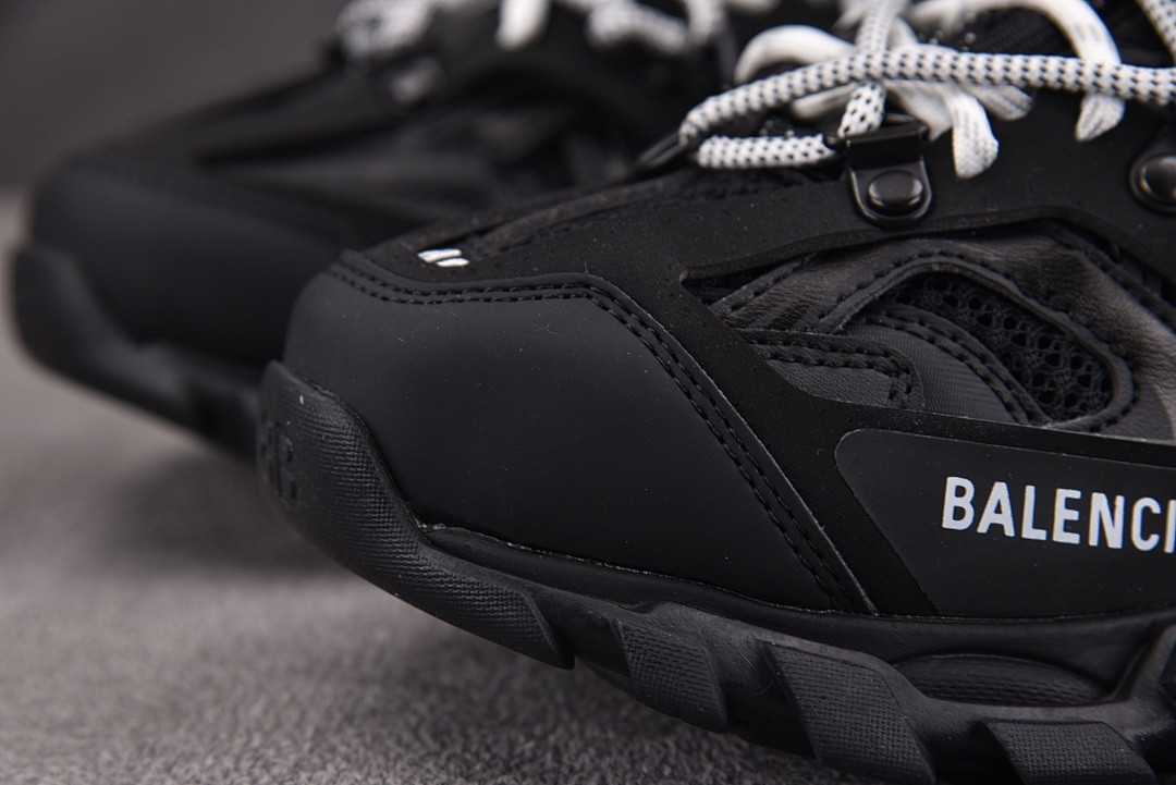 BC TRACK SNEAKER