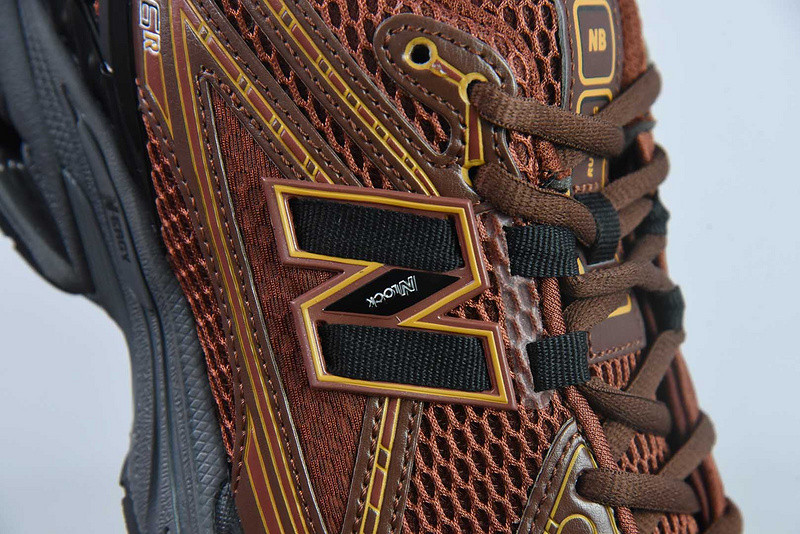 NEW BALANCE SNEAKER