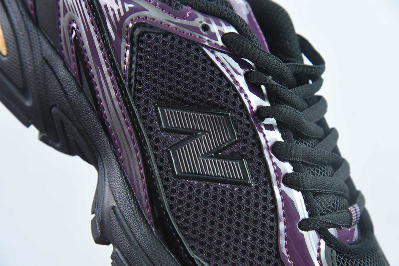 NEW BALANCE SNEAKER