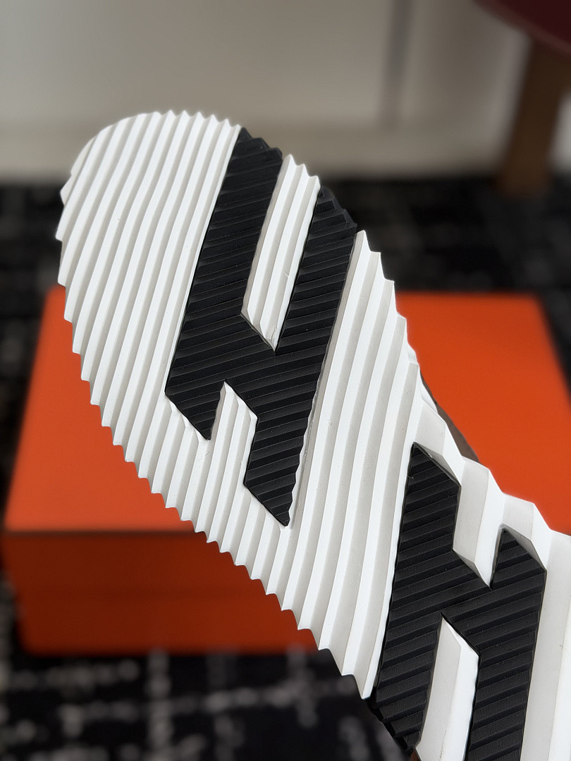 H**me5 Sneaker