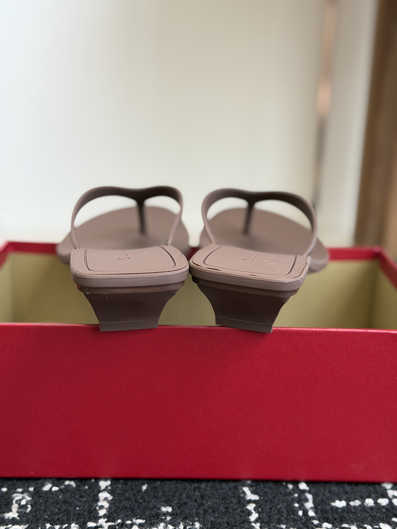 Gvc*1 SANDALS