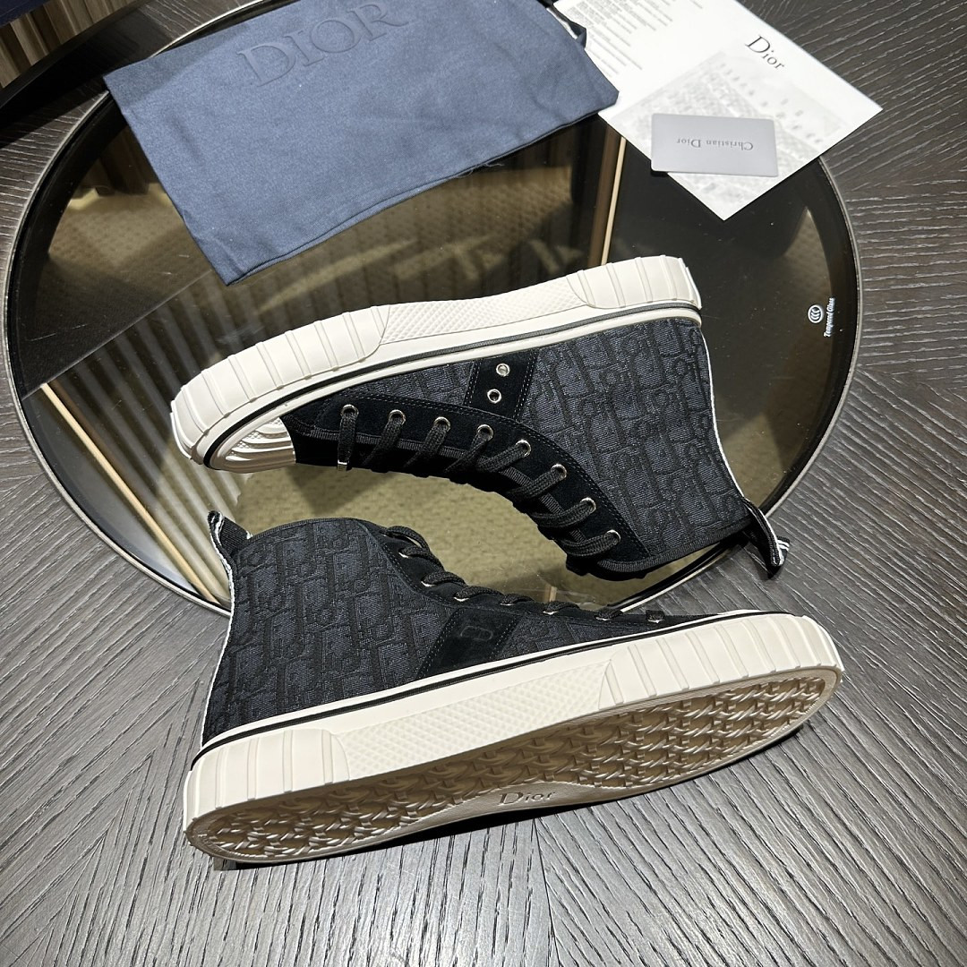 DIO* SNEAKER