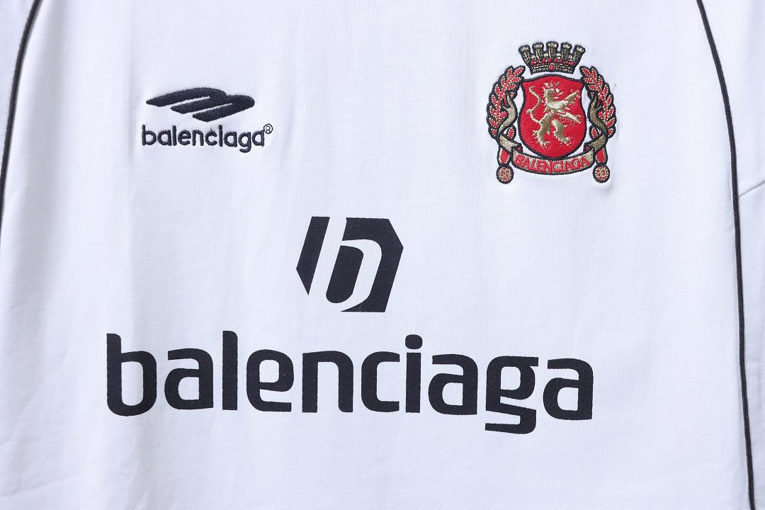 Ba1en*iaga Clothes
