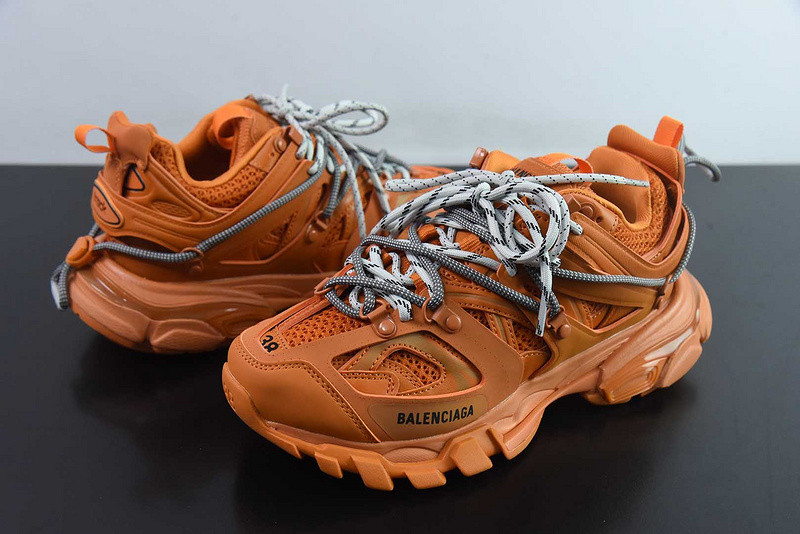 BC TRACK SNEAKER