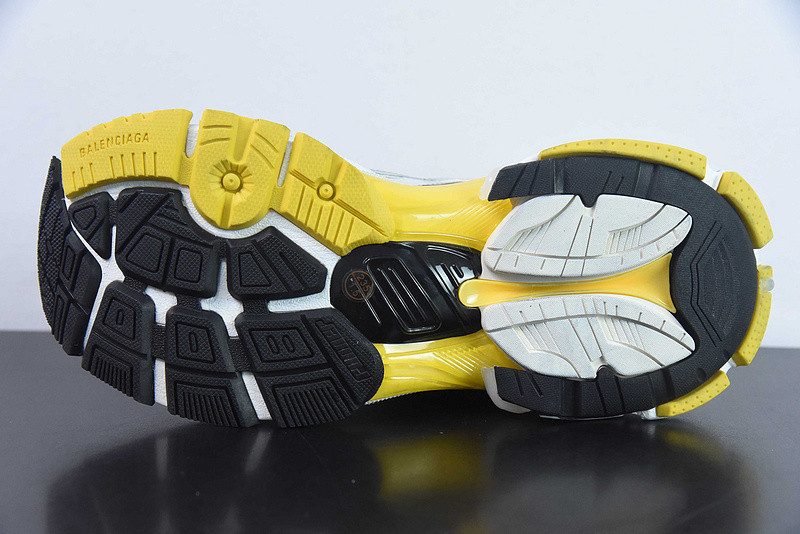 Ba*len*cia*ga runner sneaker dirty