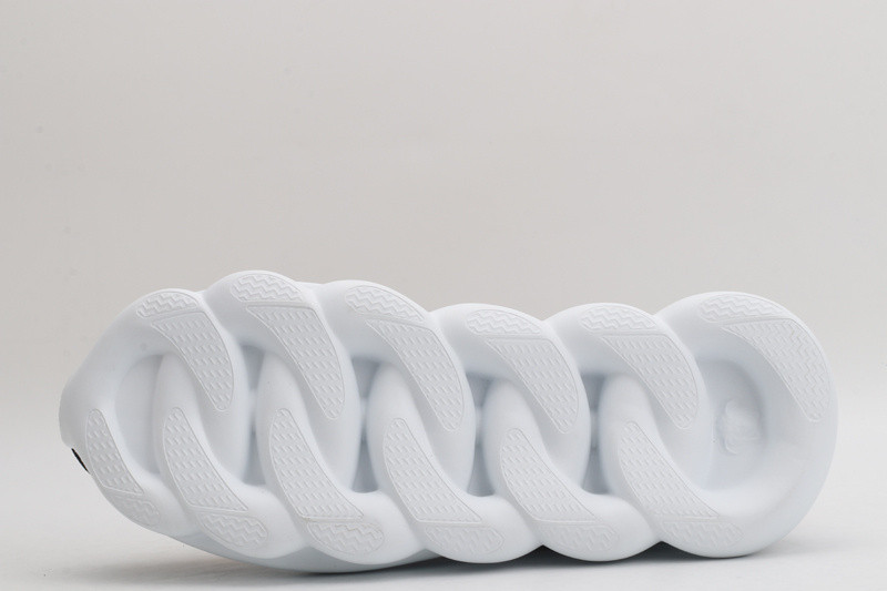 vs chain reaction sneakers