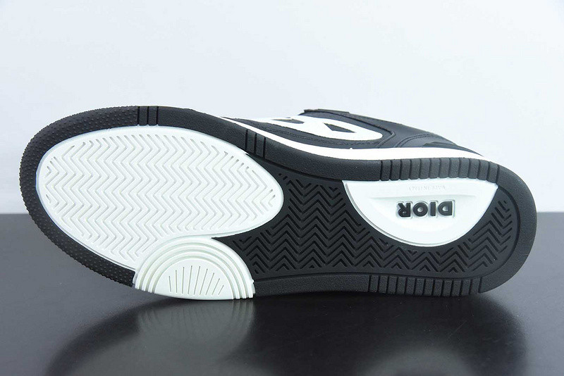 DIO* SNEAKER