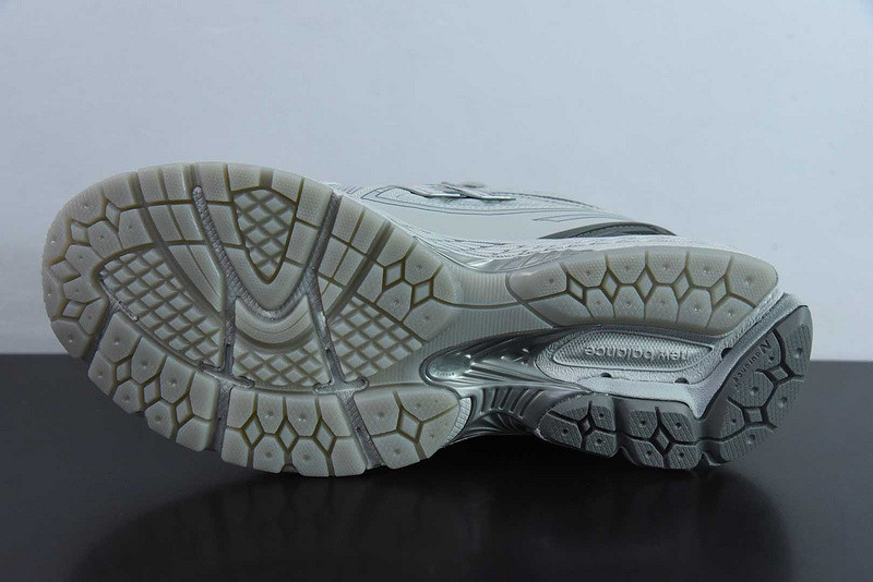 NEW BALANCE SNEAKER
