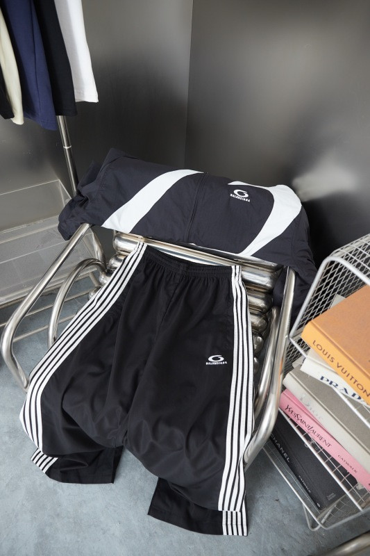 Ba1en*iaga Clothes