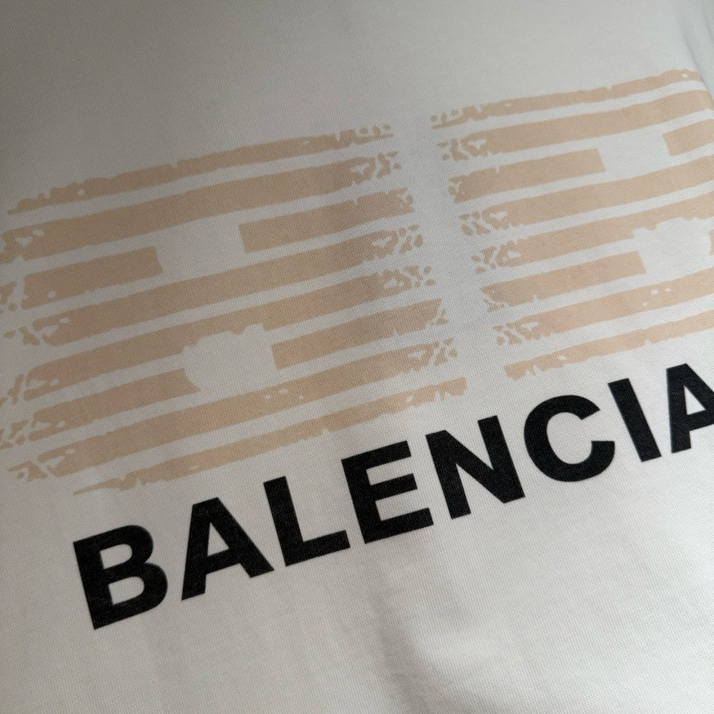 Ba1en*iaga Clothes
