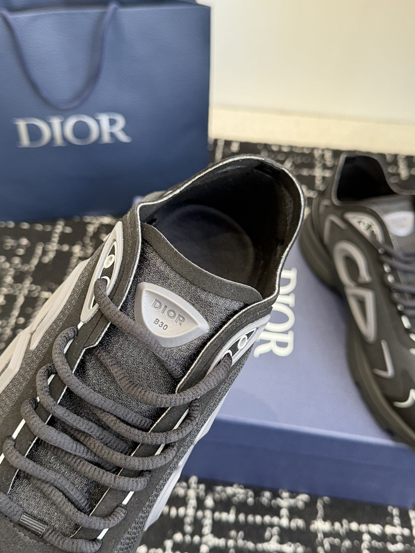 DIO* SNEAKER