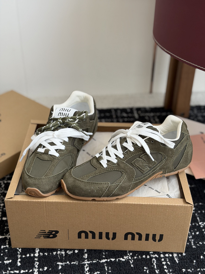 M1um1u SNEAKER