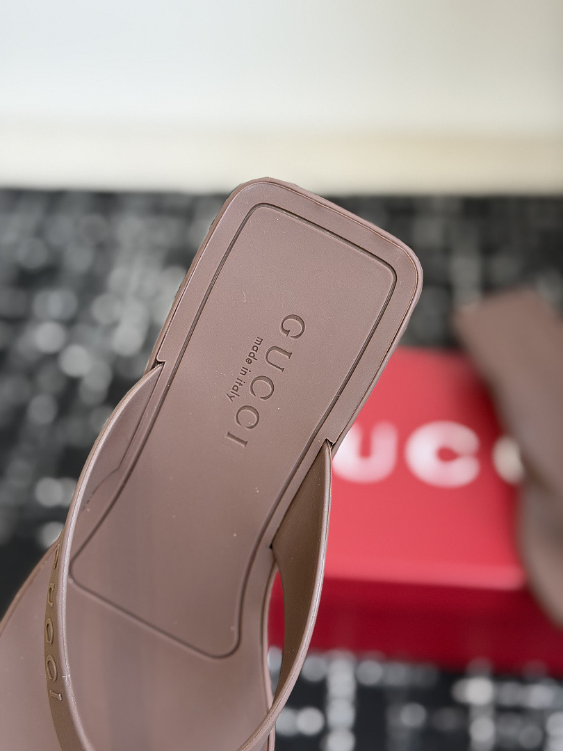 Gvc*1 SANDALS