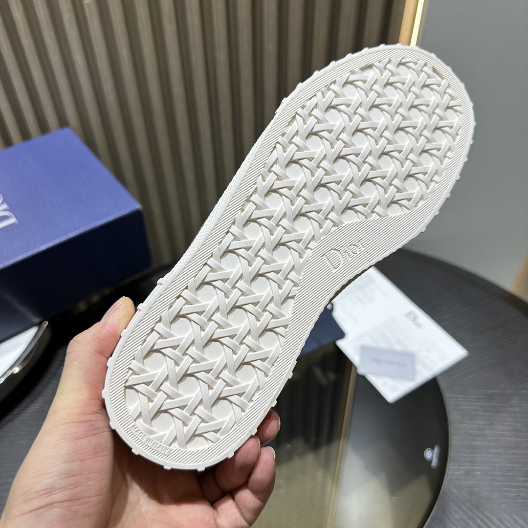 DIO* SNEAKER