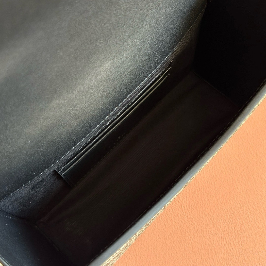 Gvc*1 BAG