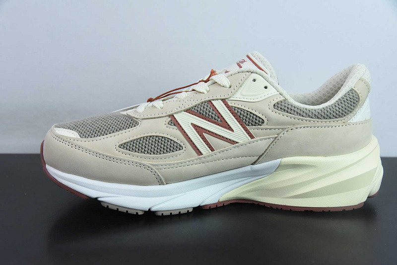 NEW BALANCE SNEAKER