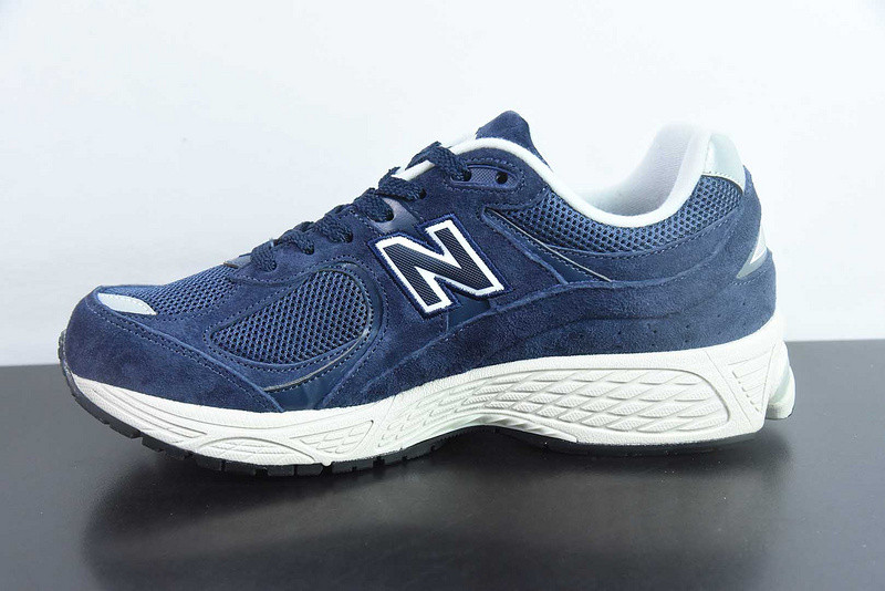 NEW BALANCE SNEAKER