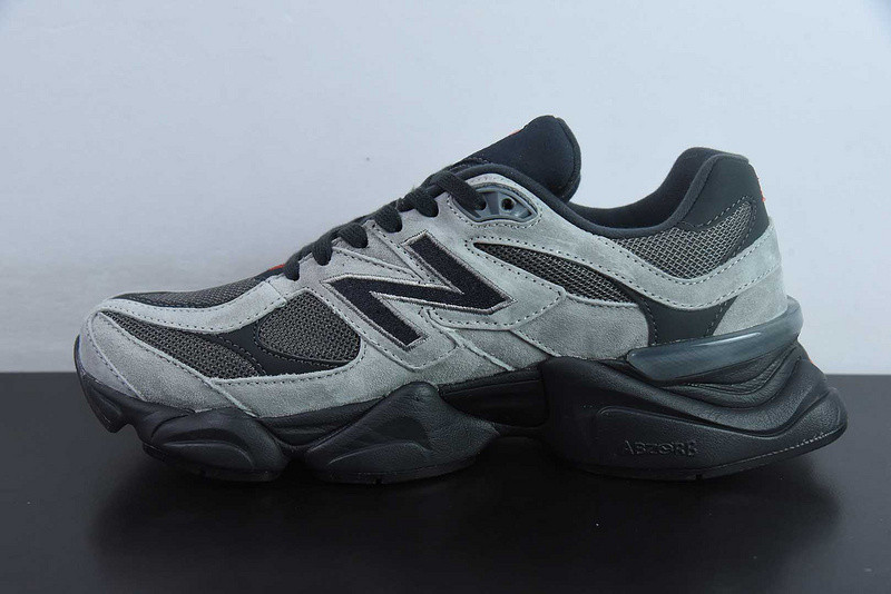 NEW BALANCE SNEAKER