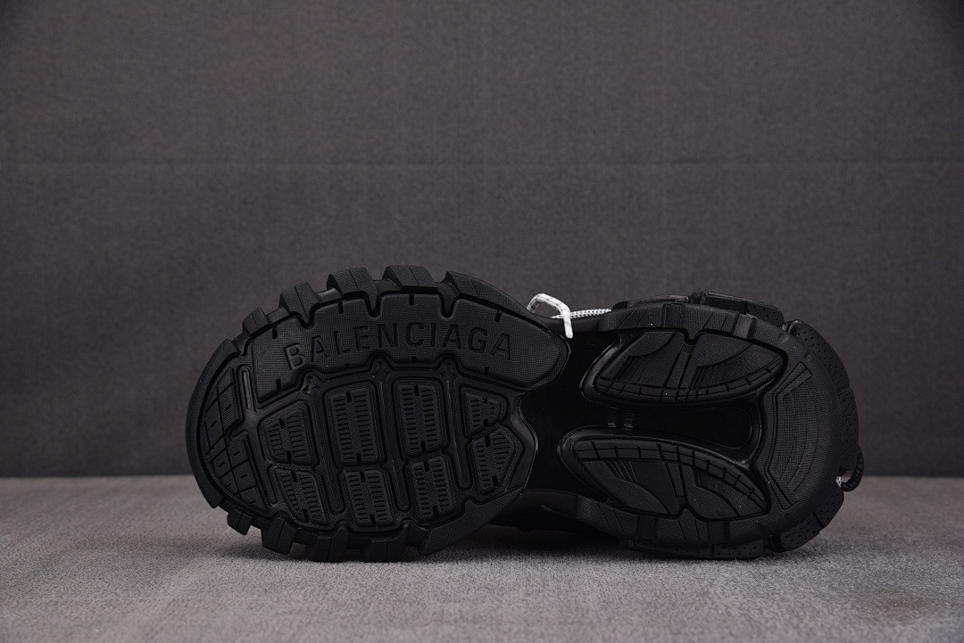 BC TRACK SNEAKER