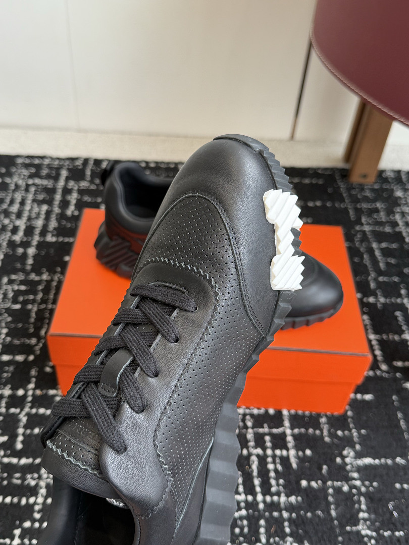 H**me5 Sneaker