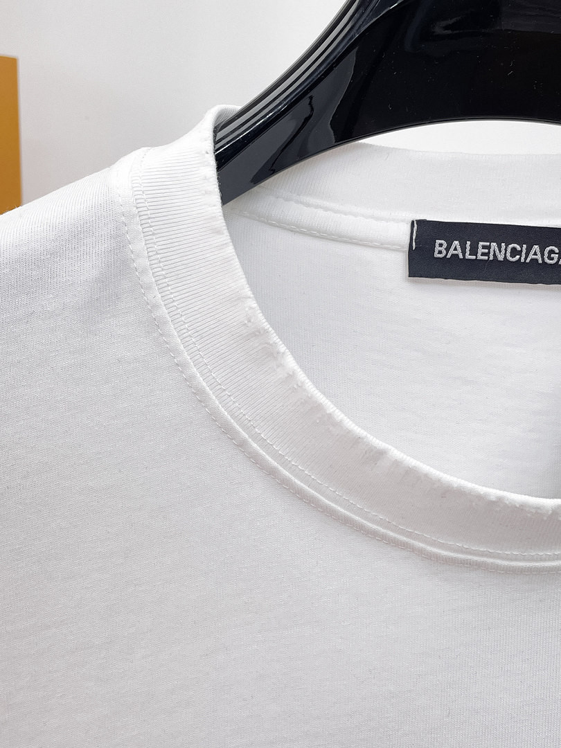Ba1en*iaga Clothes