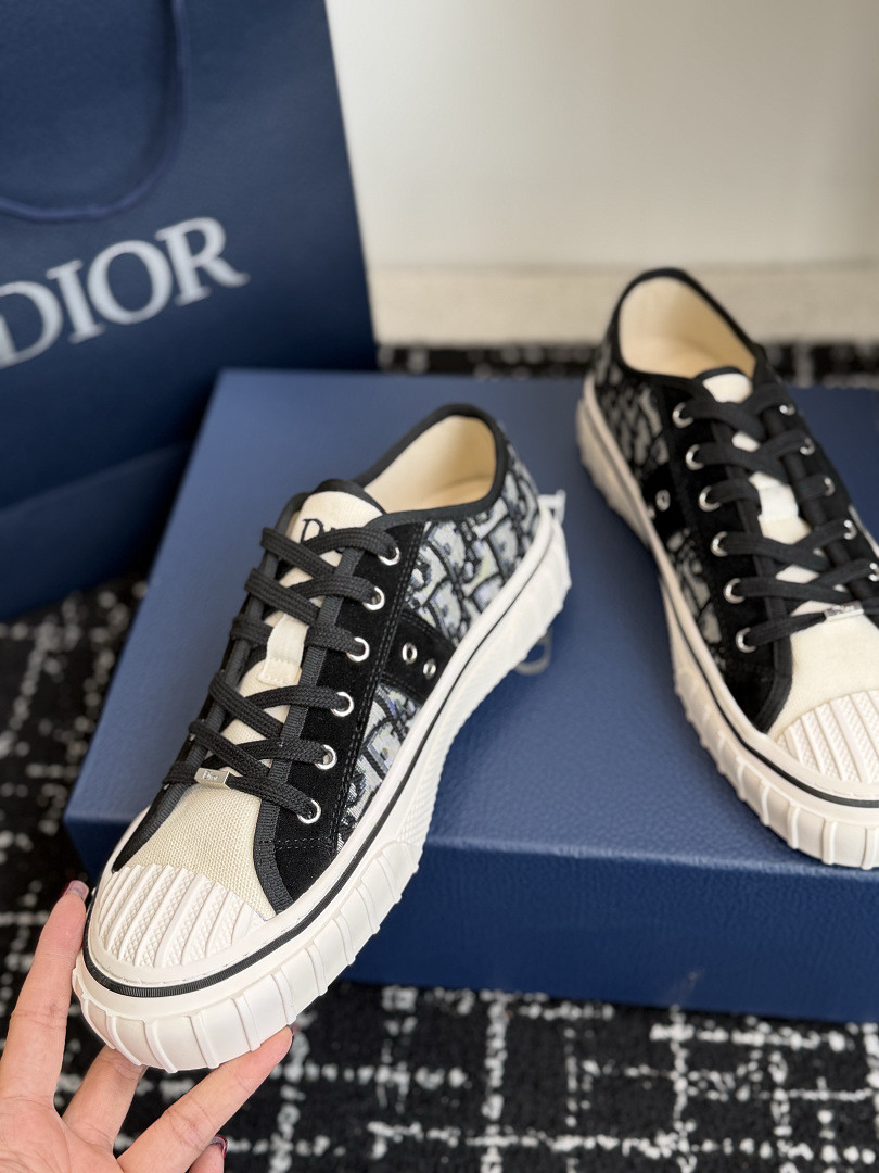 DIO* SNEAKER