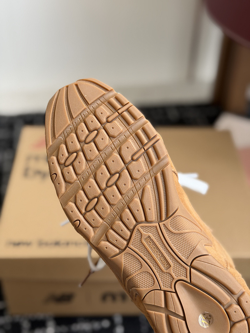 M1um1u SNEAKER