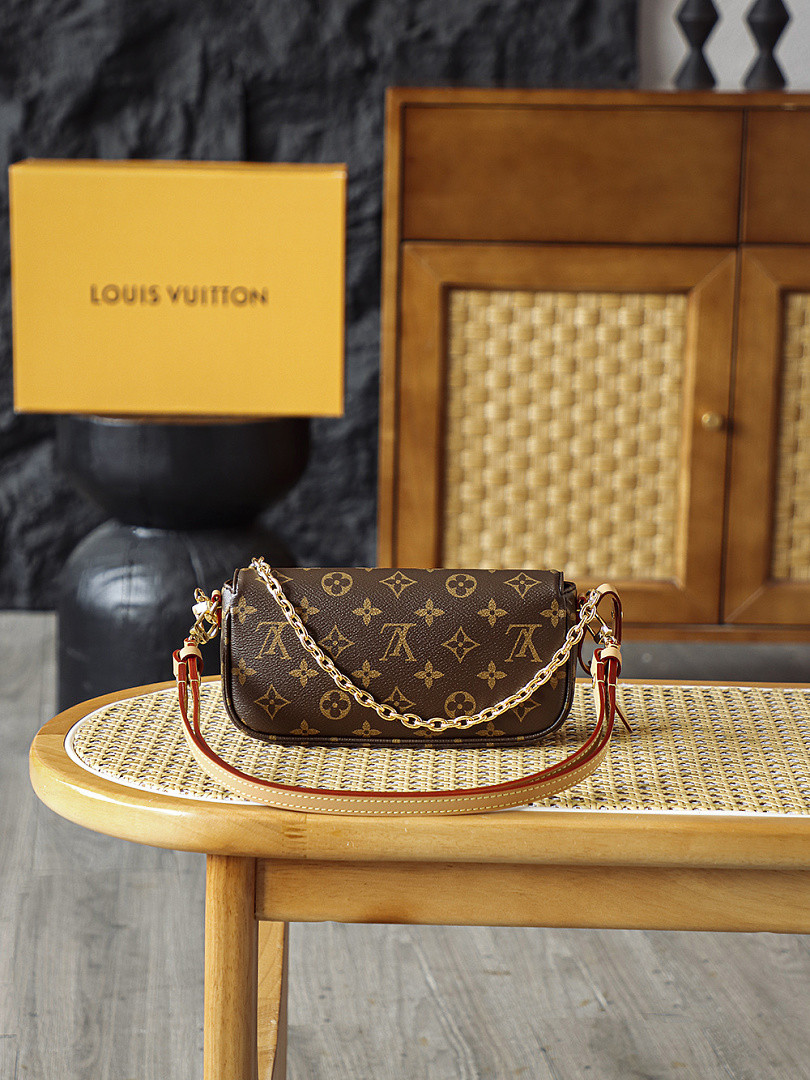 LVT PURSE