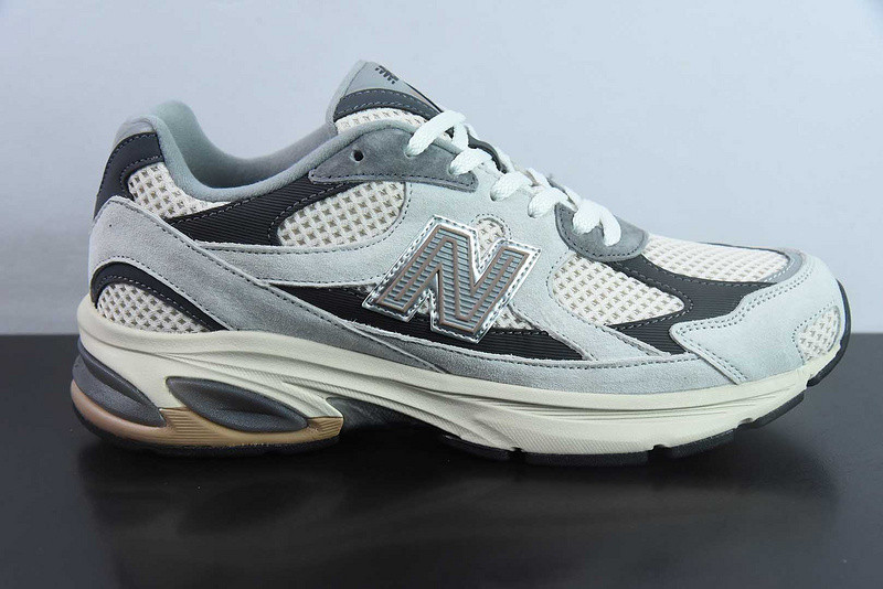 NEW BALANCE SNEAKER