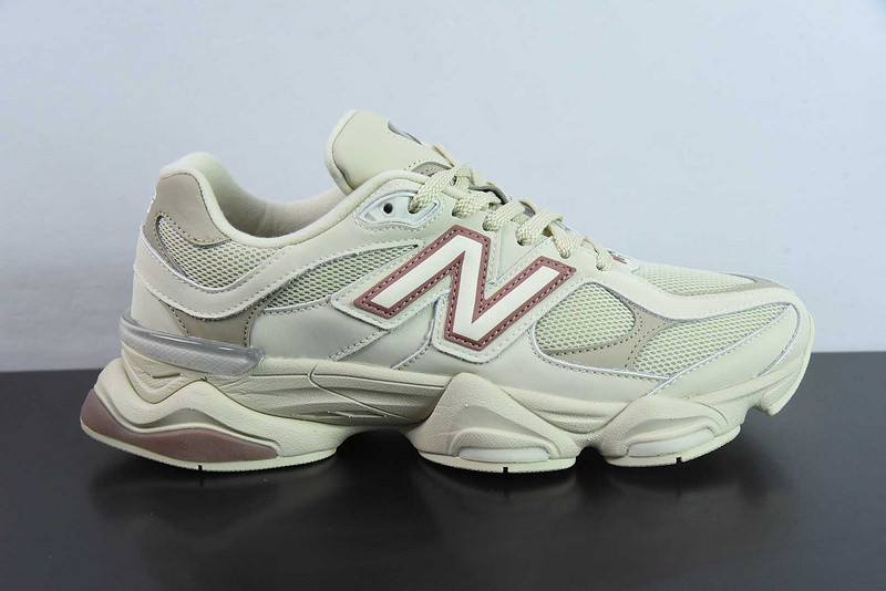 NEW BALANCE SNEAKER
